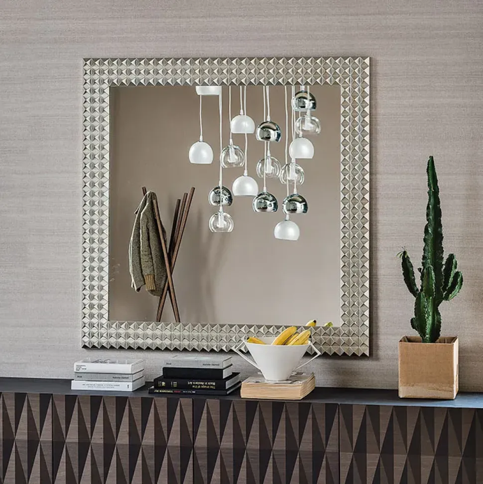 1. Design moderno ed elegante.2. Realizzato con materiali di qualità.3. Disponibile in diverse dimensioni. 4. Facile da installare. 5. Garantito dal marchio Cattelan Italia.