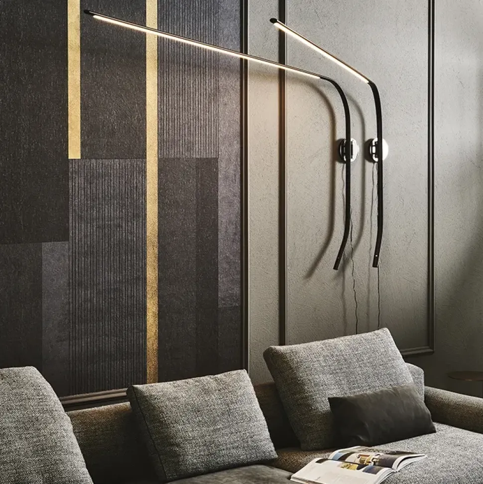 1. Design moderno ed elegante. 2. Struttura in legno di faggio. 3. Seduta imbottita in pelle. 4. Struttura resistente e robusta. 5. Facile da pulire.