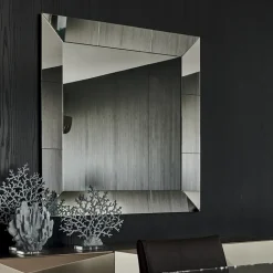 1. Design moderno ed elegante. 2. Vetro di qualità. 3. Facile da installare. 4. Ideale per aggiungere stile alla stanza. 5. Prodotto dal marchio Cattelan Regal.