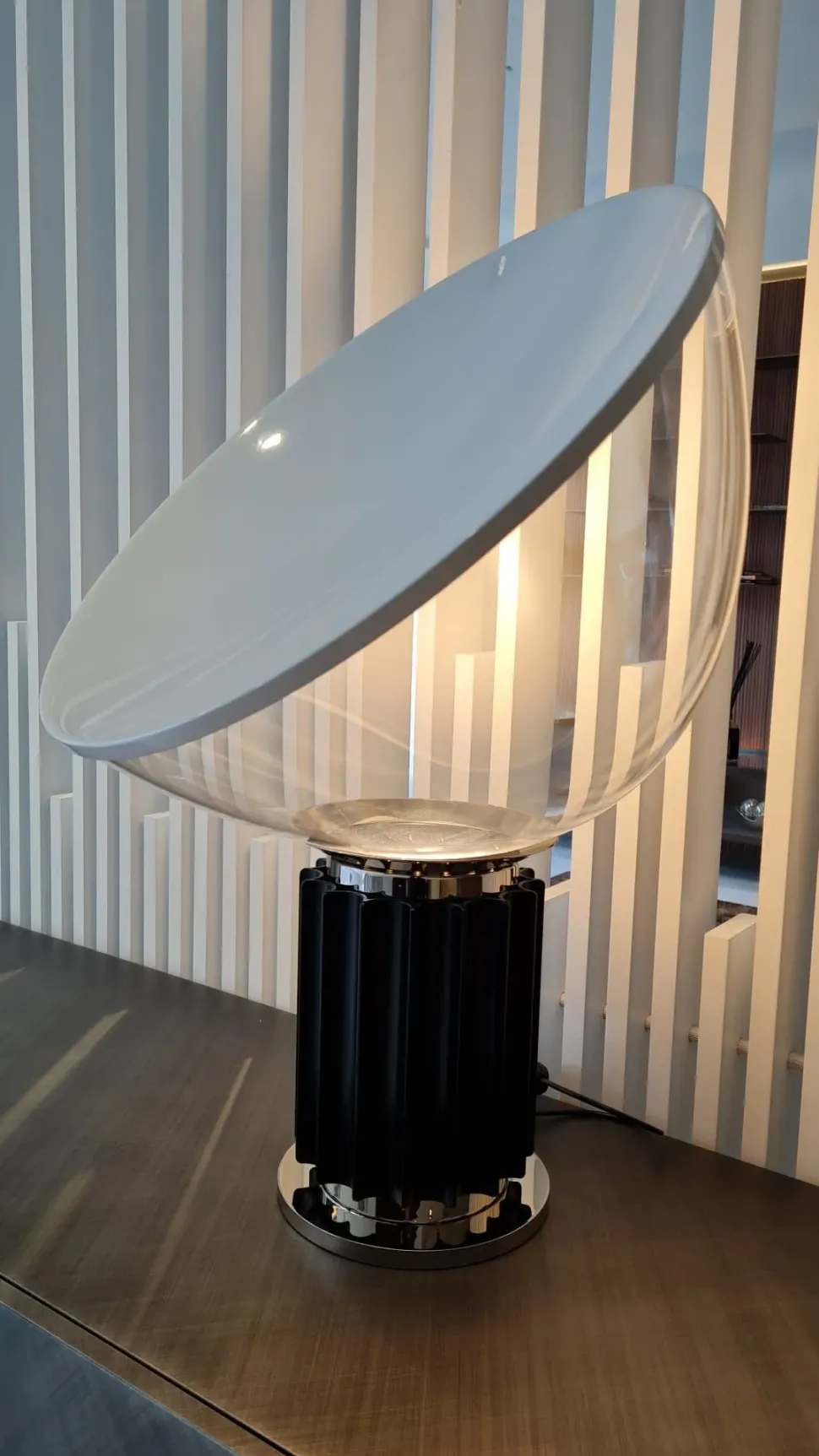 1. Design moderno ed elegante. 2. Prezzo outlet. 3. Realizzato da Cattelan Italia. 4. Facile da montare. 5. Ampia scelta di colori.