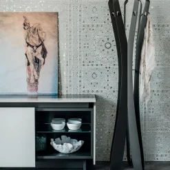 1. Design moderno ed elegante. 2. Facile da montare. 3. Robusto e resistente. 4. Verniciatura di qualità. 5. Ampia capacità di carico.