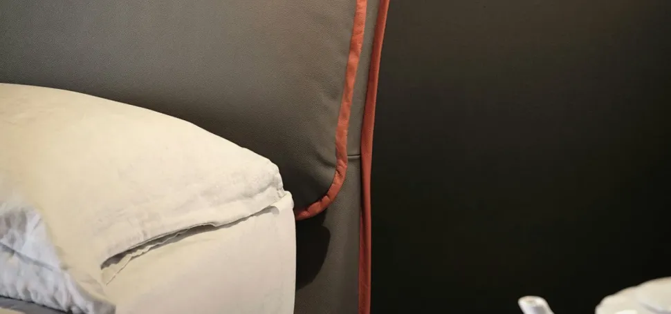 1. Prezzo outlet.2. Design moderno.3. Firmato Adam Cattelan. 4. Struttura robusta. 5. Facile da montare.