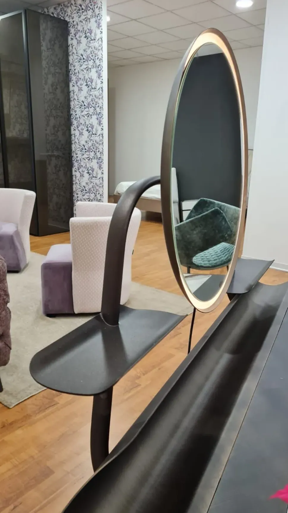 1. Prezzo outlet2. Marca Cattelan Italia3. Design elegante in pelle4. Facile da installare5. Compatibile con tutti i dispositivi