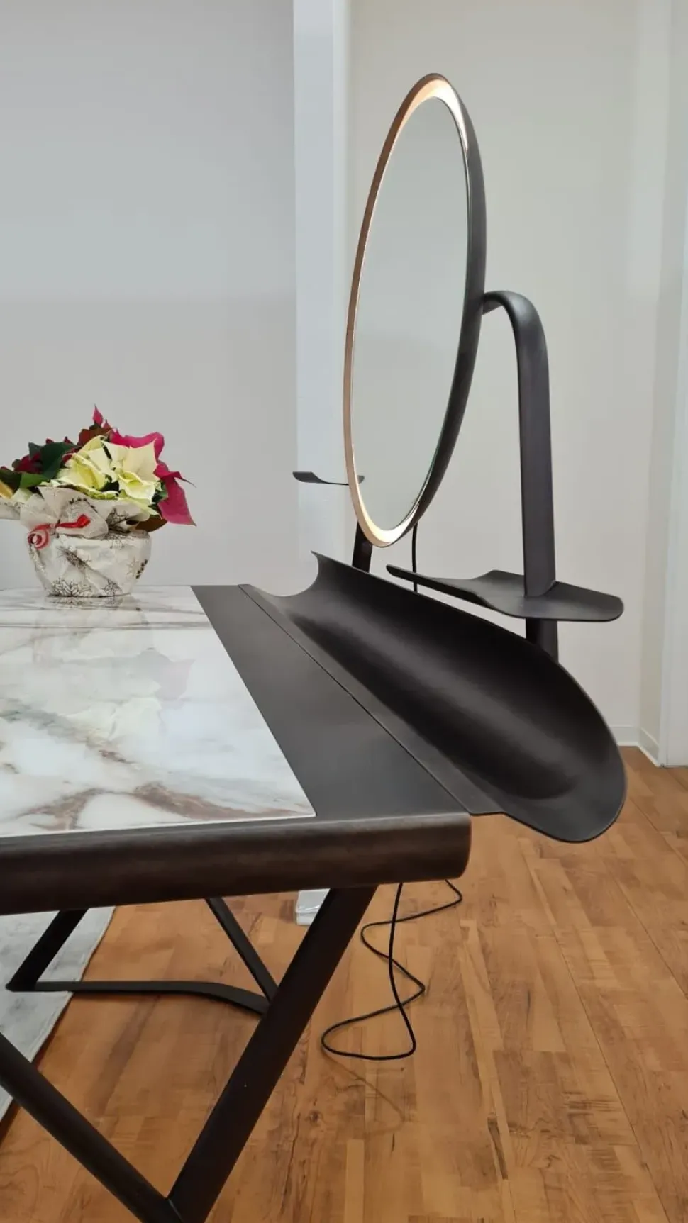 1. Prezzo outlet2. Marca Cattelan Italia3. Design elegante in pelle4. Facile da installare5. Compatibile con tutti i dispositivi