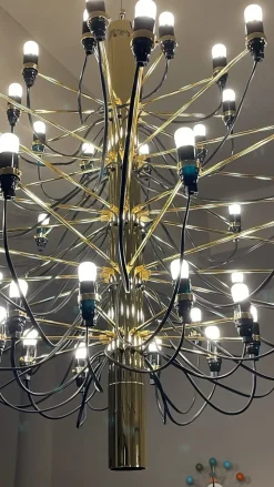 A sospensione Flos 209750 Oro con forte sconto