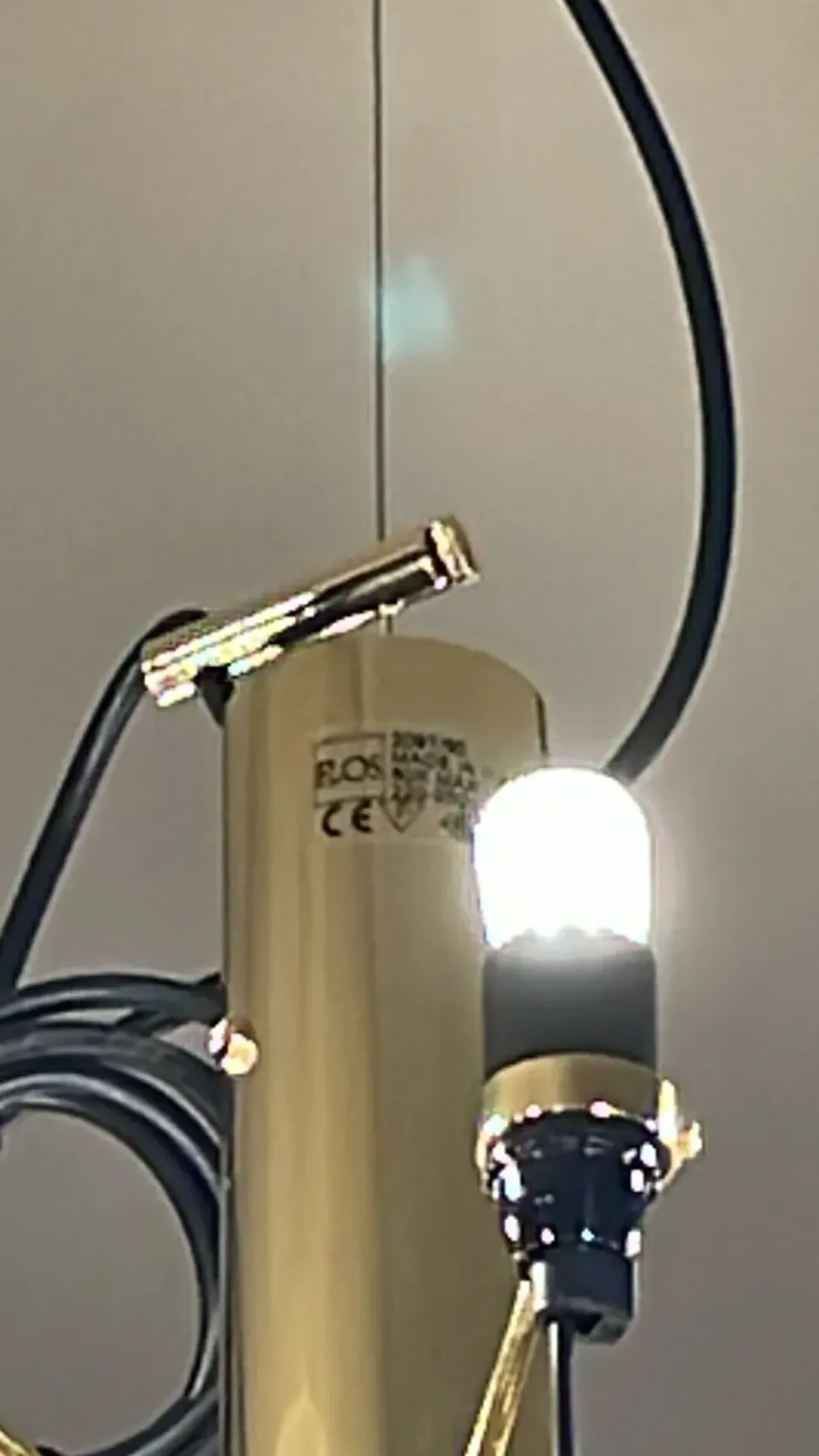 A sospensione Flos 209750 Oro con forte sconto