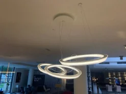 A sospensione Halo circular Collezione esclusiva a prezzo Outlet