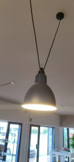 A sospensione Les acrobates 325 Dcw a prezzo Outlet