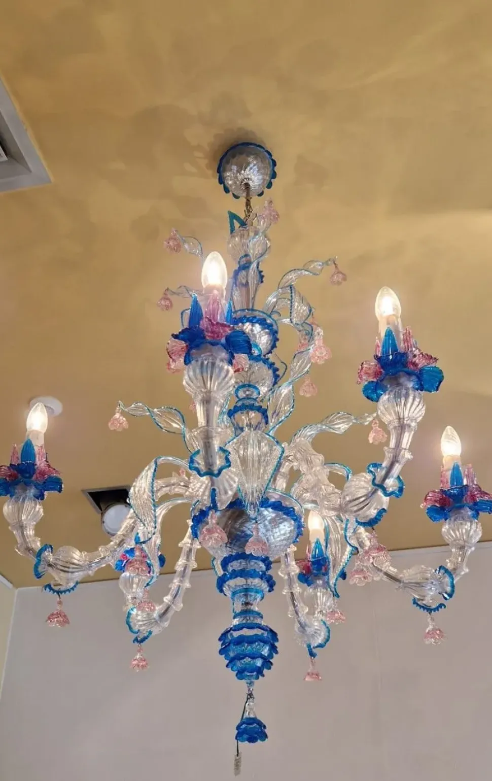 A sospensione stile Classica Andromeda Artigianale con forte sconto