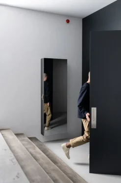 Appendiabiti Boxone coat Kristalia in specchio a prezzo scontato