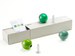 Appendiabiti design modello Coat dots di Molteni & c scontato del 19%