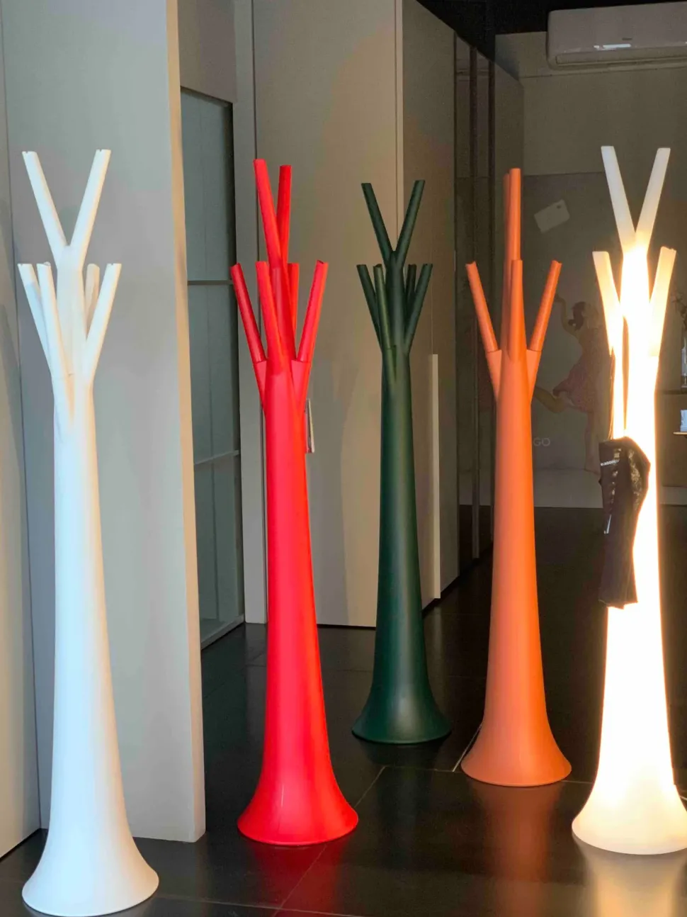 Appendiabiti design Tree light Bonaldo con forte sconto