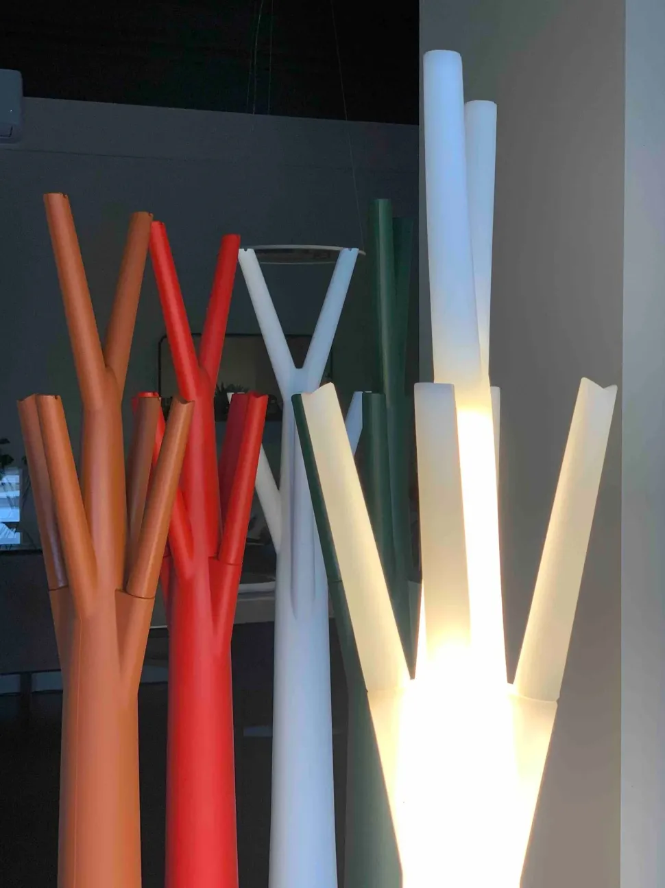 Appendiabiti design Tree light Bonaldo con forte sconto