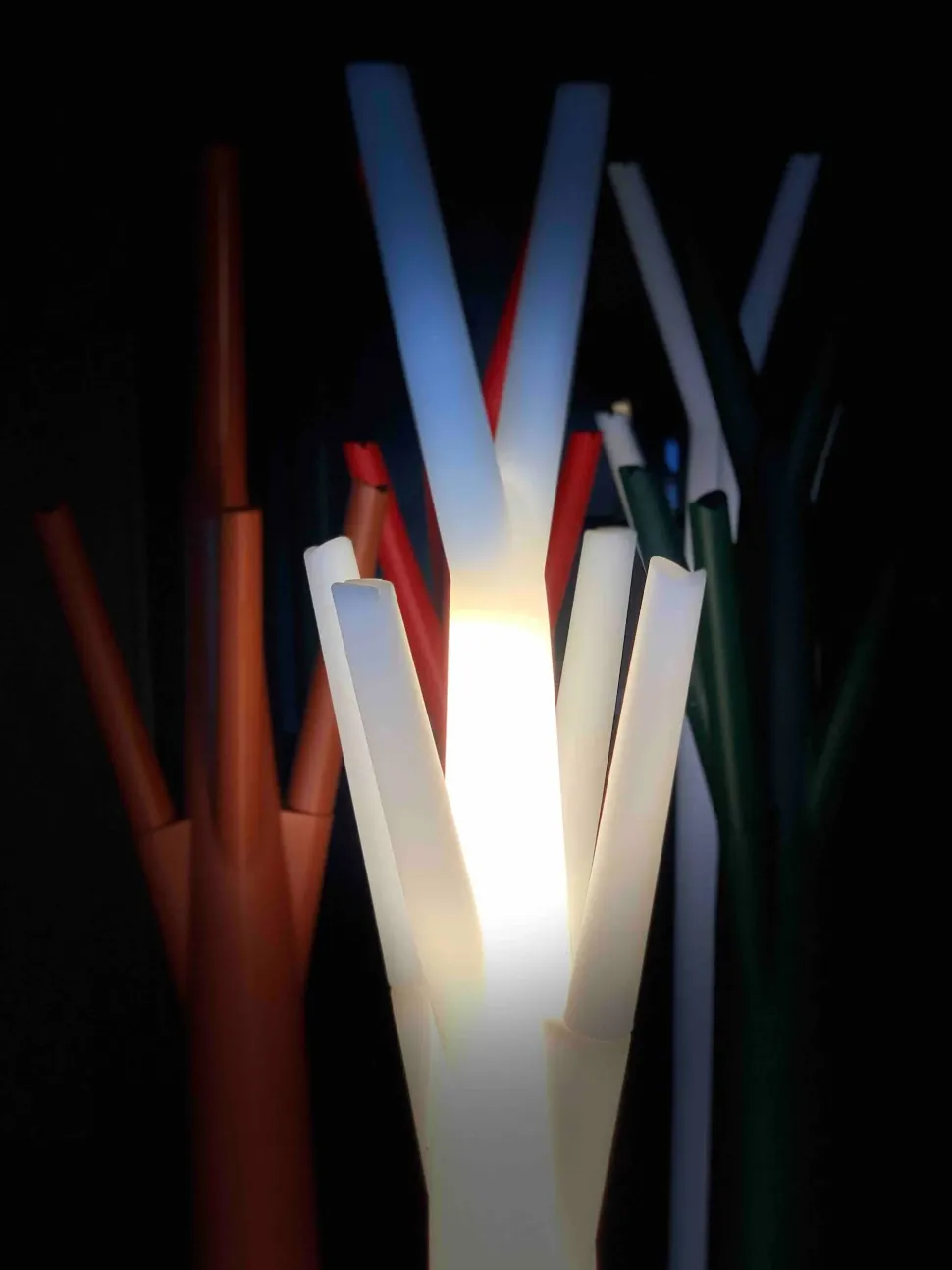 Appendiabiti design Tree light Bonaldo con forte sconto