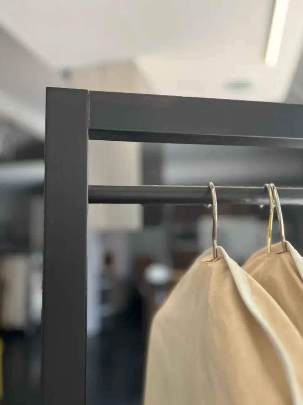 Appendiabiti Porta abiti Axil in legno a prezzo scontato