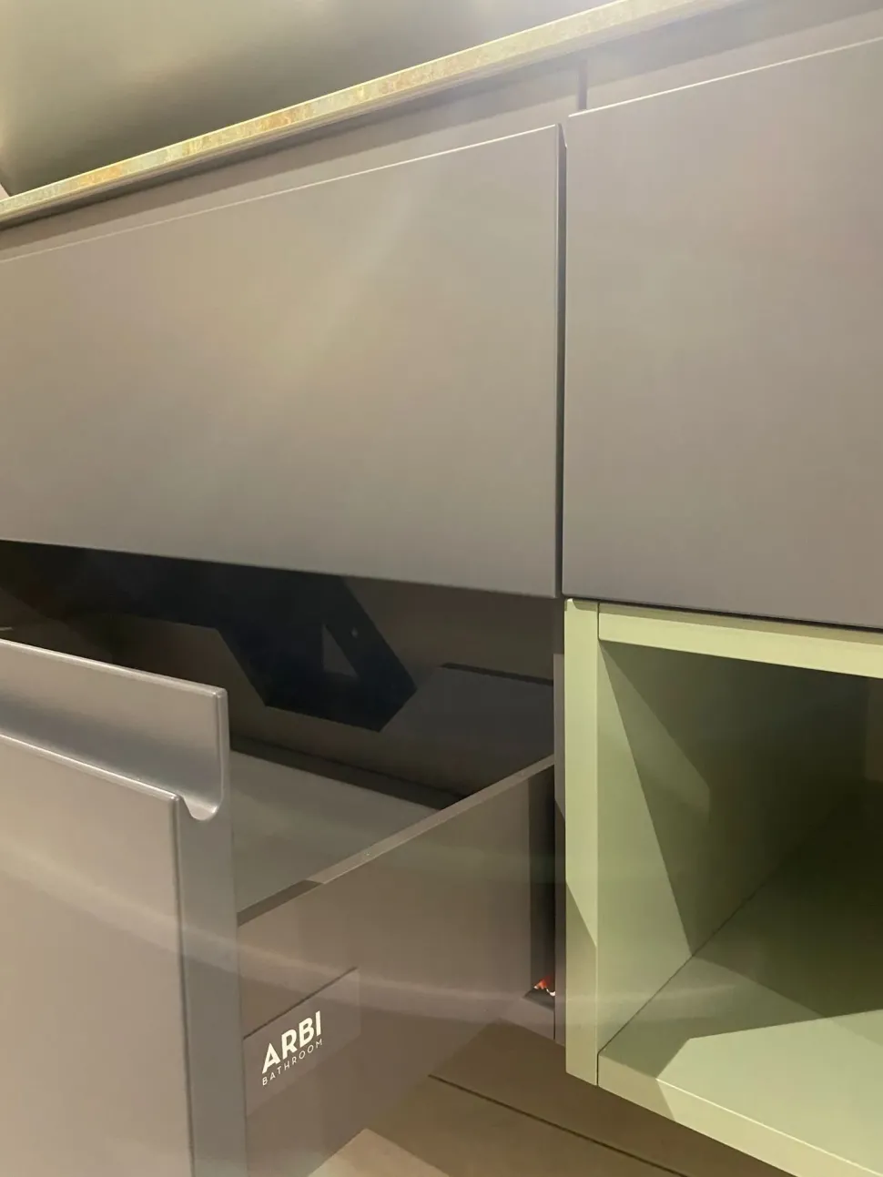 Arbi Street: mobile bagno a prezzo Outlet. Design moderno e funzionale.