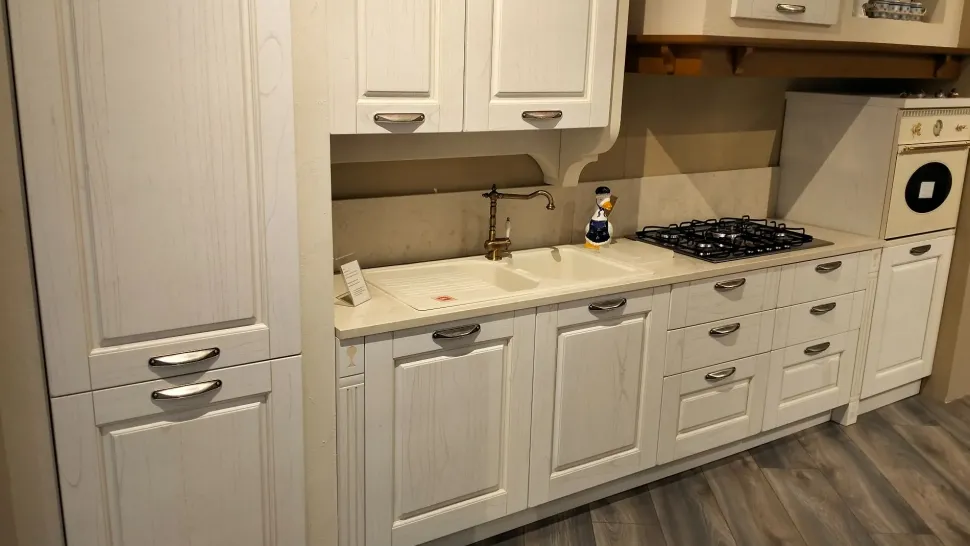Architetto Verona Arredo3: cucina bianca classica scontata.