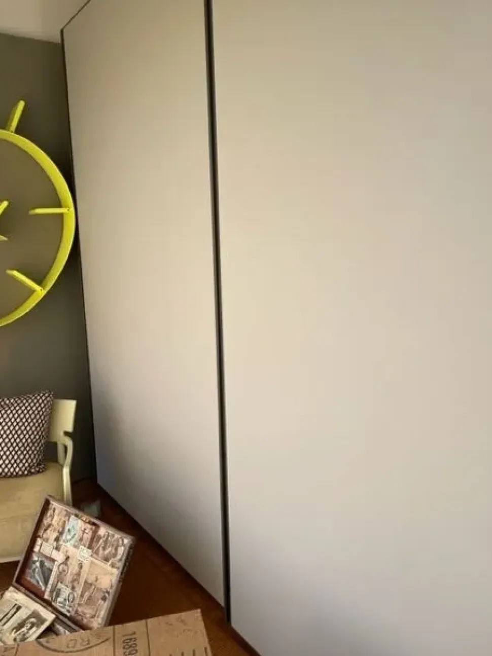 Armadio Alfabeto De rosso a due ante in Offerta Outlet