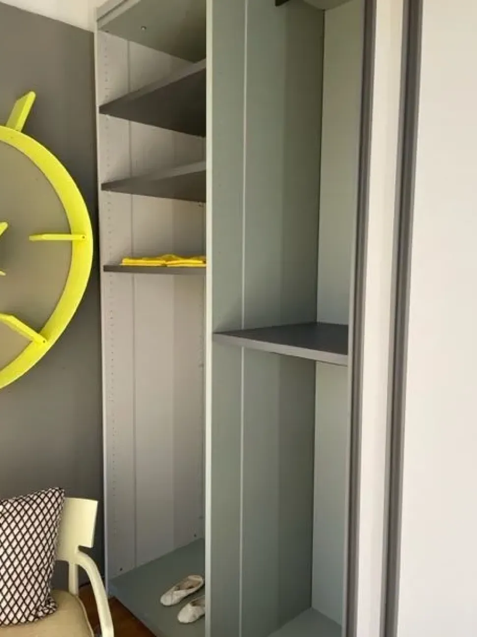 Armadio Alfabeto De rosso a due ante in Offerta Outlet