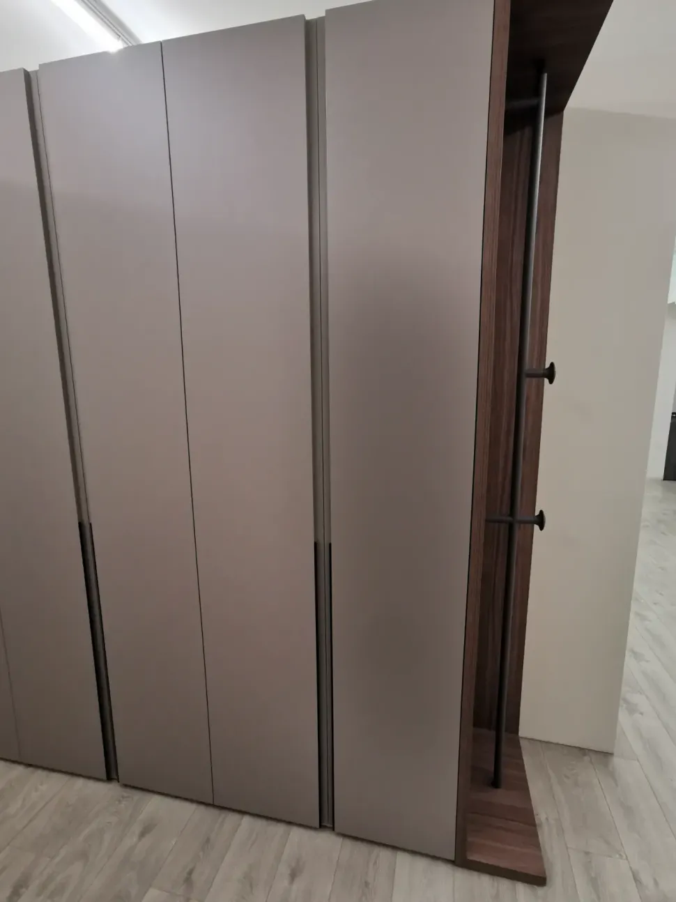 Armadio ante battenti in laminato opaco Slim di Dielle modus