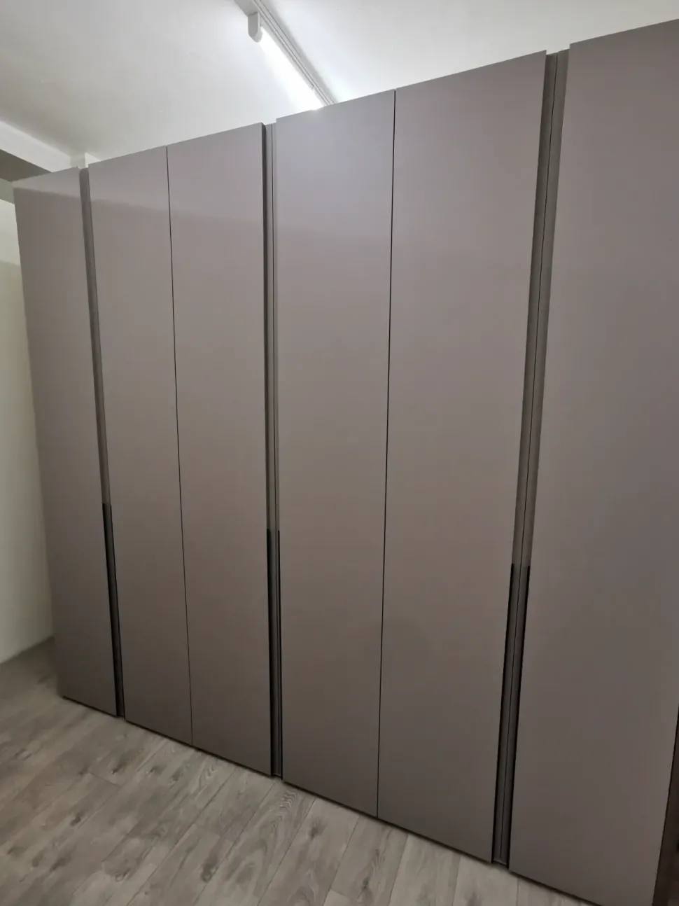 Armadio ante battenti in laminato opaco Slim di Dielle modus