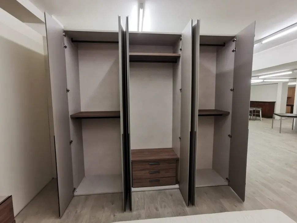 Armadio ante battenti in laminato opaco Slim di Dielle modus