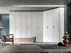 Armadio ante battenti in laccato lucido Armadio mod.uno di giessegi con cabina-spogliatoio lacc.lucido bianco in promo-sconto 30% di Giessegi