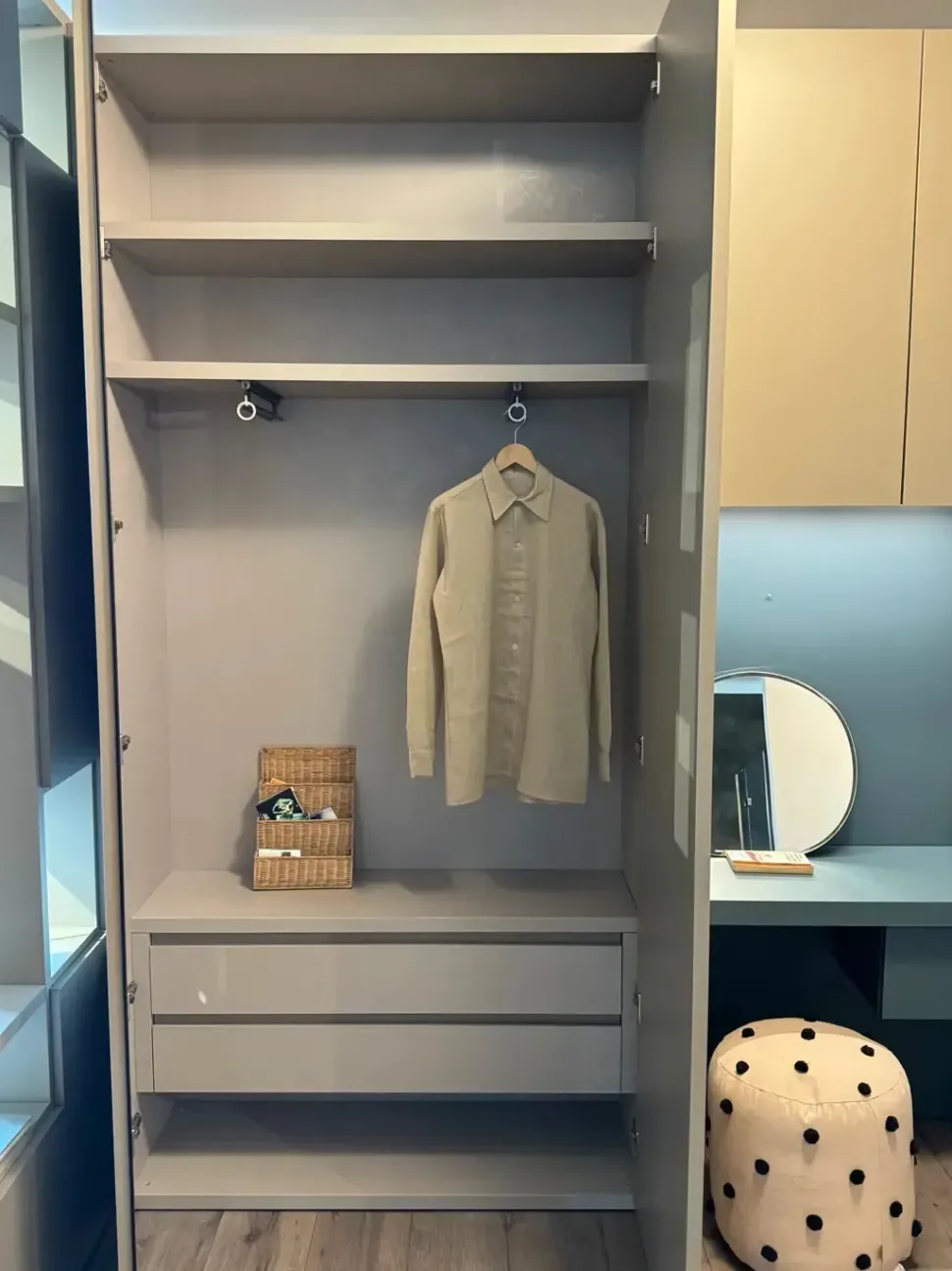 Armadio ante battenti in laccato opaco Sinua di Sangiacomo