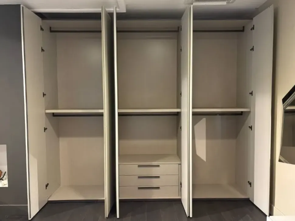 Armadio ante battenti in laminato opaco modello Go up di Alf da fre