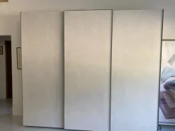 Armadio ante scorrevoli in laminato materico Elen  di Alf da fre