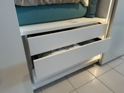 Armadio ante scorrevoli in laccato opaco Flat di Caccaro