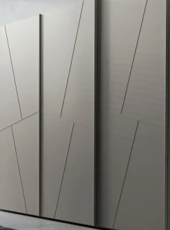 Armadio ante scorrevoli in laccato opaco Rilievo di Spagnol mobili