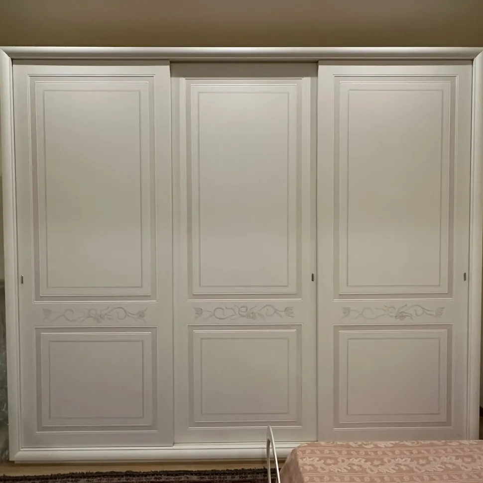 Armadio ante scorrevoli in laccato opaco Cedro di Benedetti