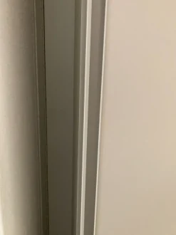 Armadio ante scorrevoli in laminato opaco Gola di Siloma