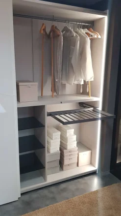 Armadio ante scorrevoli in laccato opaco Kross Tomasella scontato