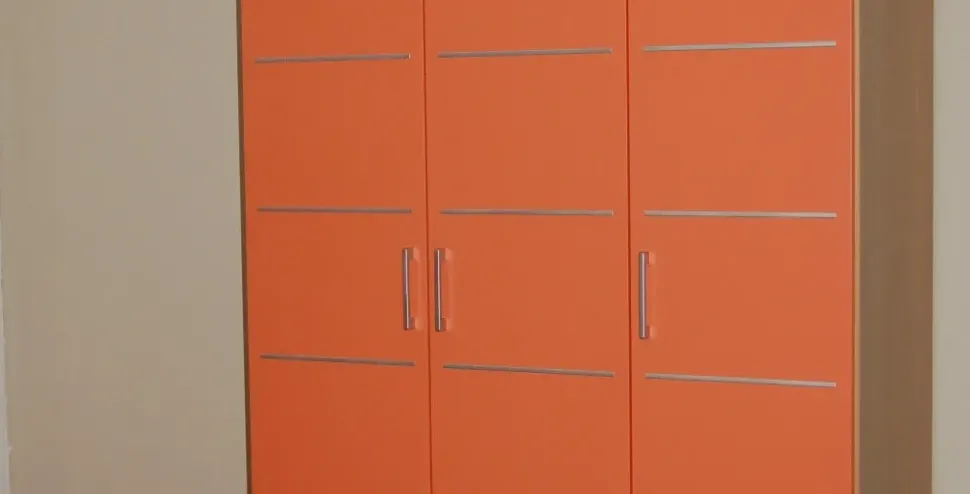 Armadio Armadio 3 ante moderno realizzato in legno di Artigianale scontato -61%