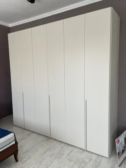 Armadio Armadio doimo laccato opaco tortora Doimo cityline a sei ante a prezzo Outlet