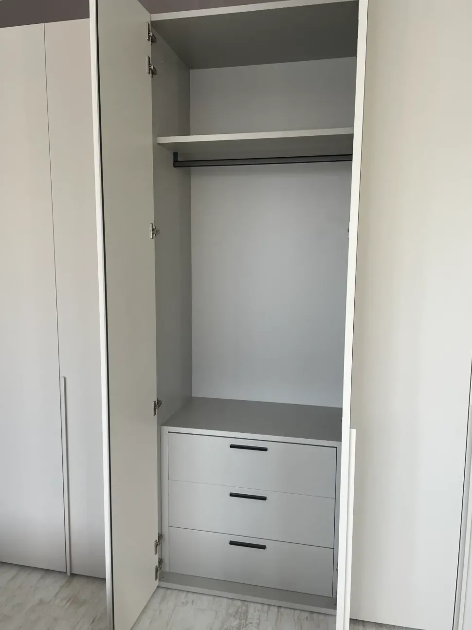 Armadio Armadio doimo laccato opaco tortora Doimo cityline a sei ante a prezzo Outlet