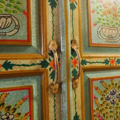 Armadio Armadio in legno colorato etnico di Outlet etnico A PREZZO SCONTATO 27%