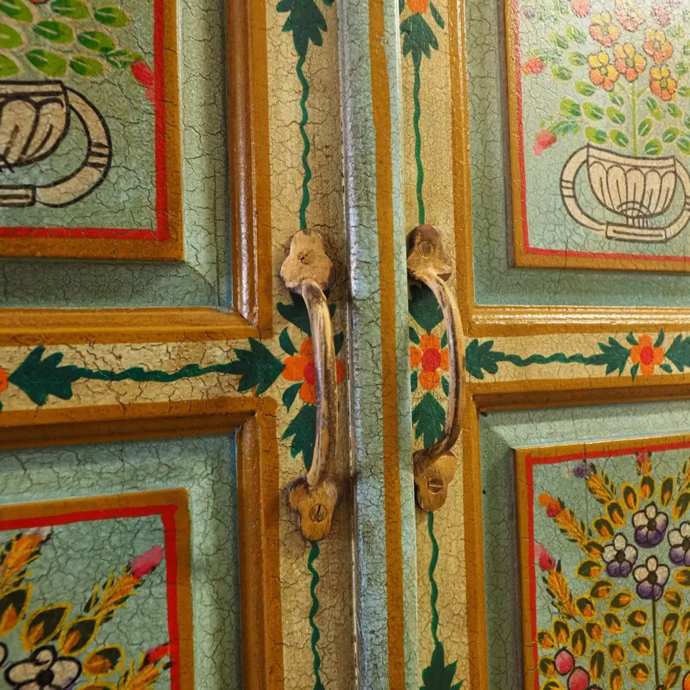 Armadio Armadio in legno colorato etnico di Outlet etnico A PREZZO SCONTATO 27%