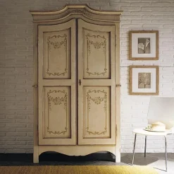 Armadio Armadio piemontese laccato scontato del -30 %