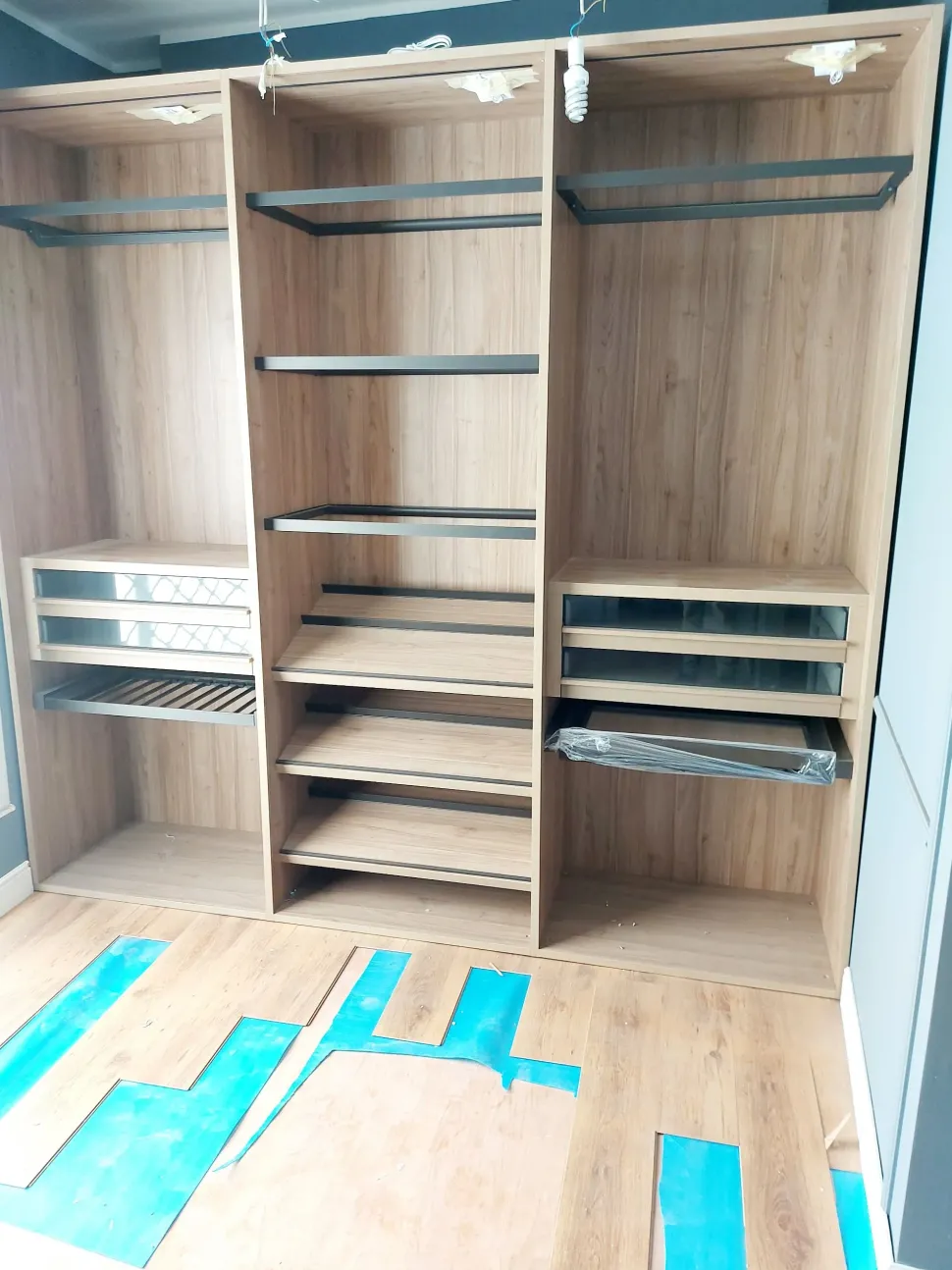 Armadio Cabina armadio outlet realizzato in legno di Colombini casa scontato -71%