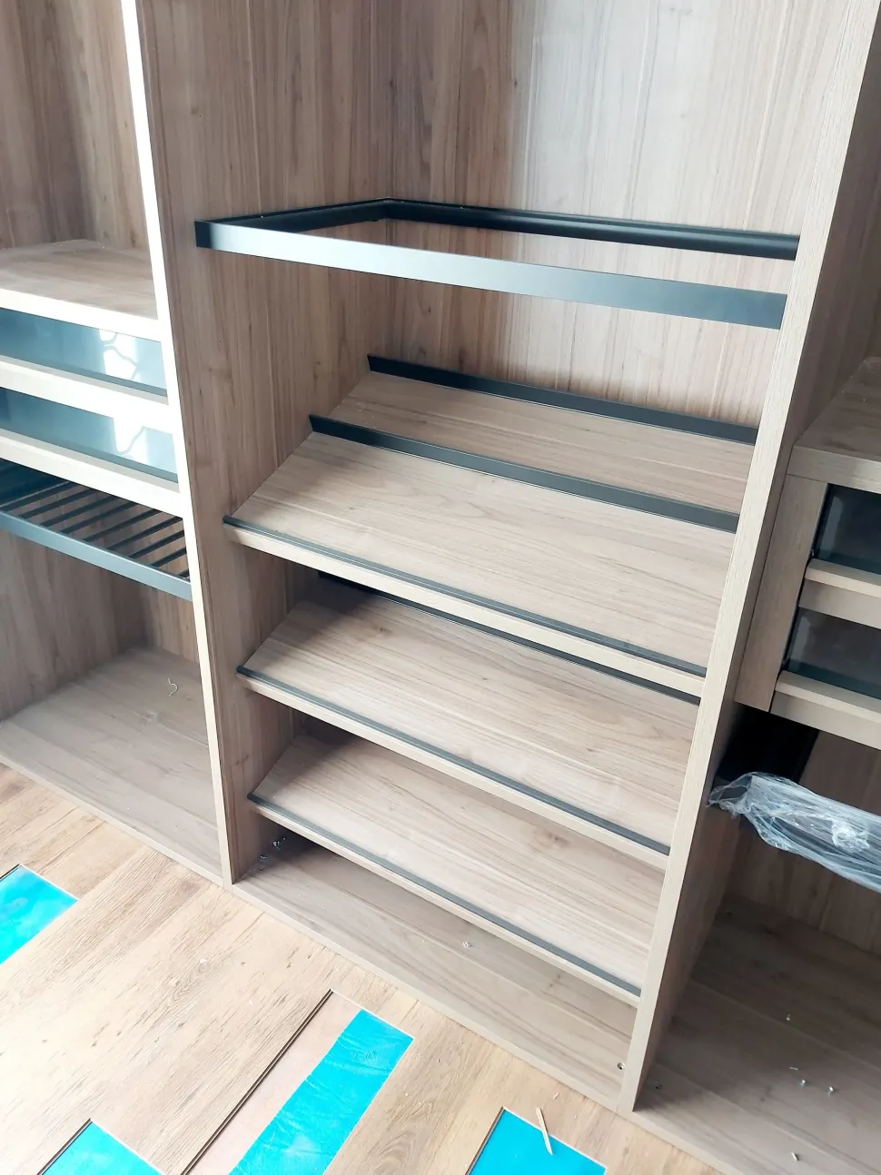 Armadio Cabina armadio outlet realizzato in legno di Colombini casa scontato -71%