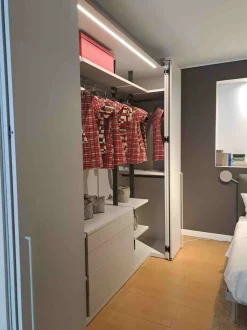 Armadio Camerino realizzato in laminato materico di Caccaro scontato -40%