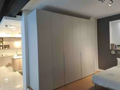 Armadio Camerino realizzato in laminato materico di Caccaro scontato -40%