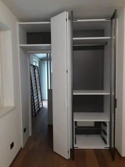 Armadio con ante a soffietto a prezzo scontato modello Core di Caccaro