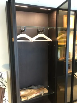 Armadio con ante battenti a prezzo scontato modello Vetrina selecta di Lema