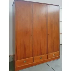 Armadio con ante battenti a prezzo scontato modello Thomas di Meroni ugo & figli