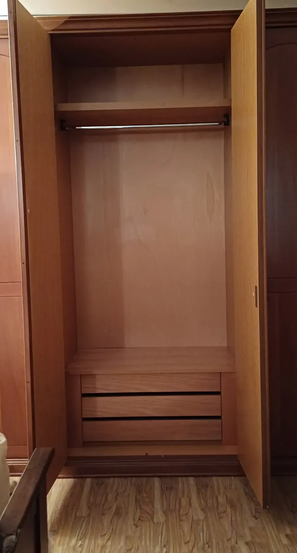 Armadio con ante battenti a prezzo scontato modello Roma di Alf da fre