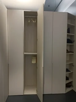 Armadio con ante battenti modello Angoloima scontato del 33%